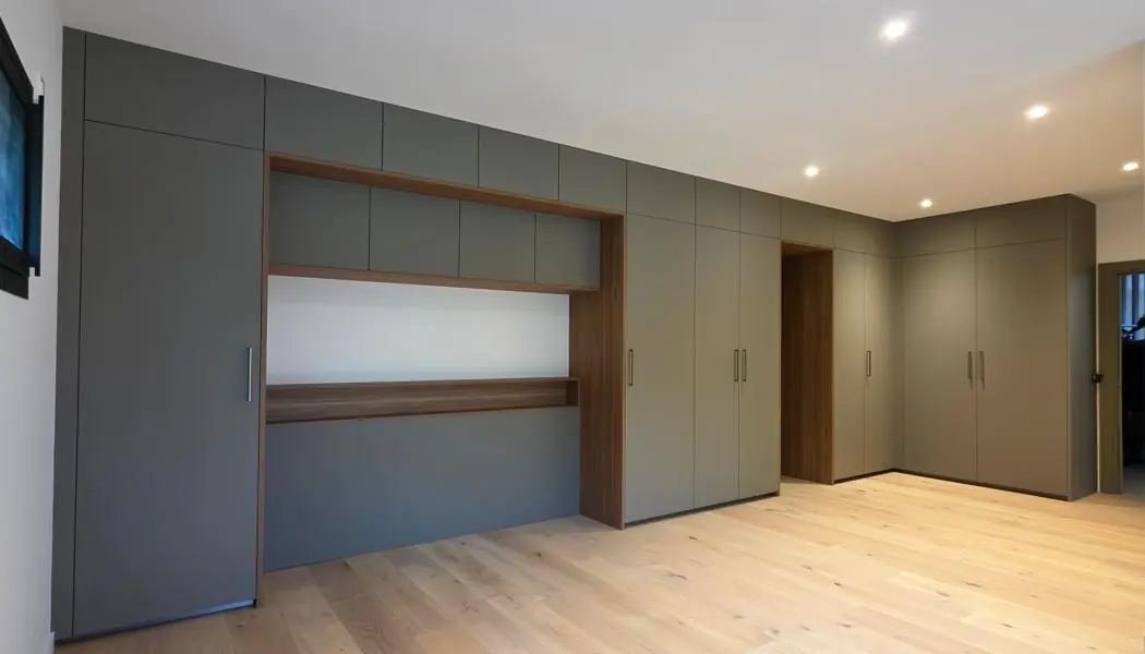 Dressing sur mesure personnalisé avec portes coulissantes